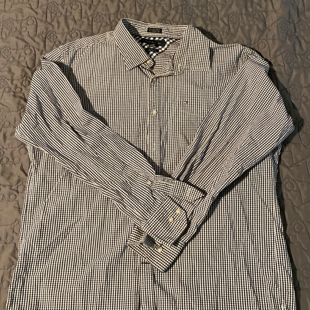 Tommy Hilfilger LS Shirt Size XL